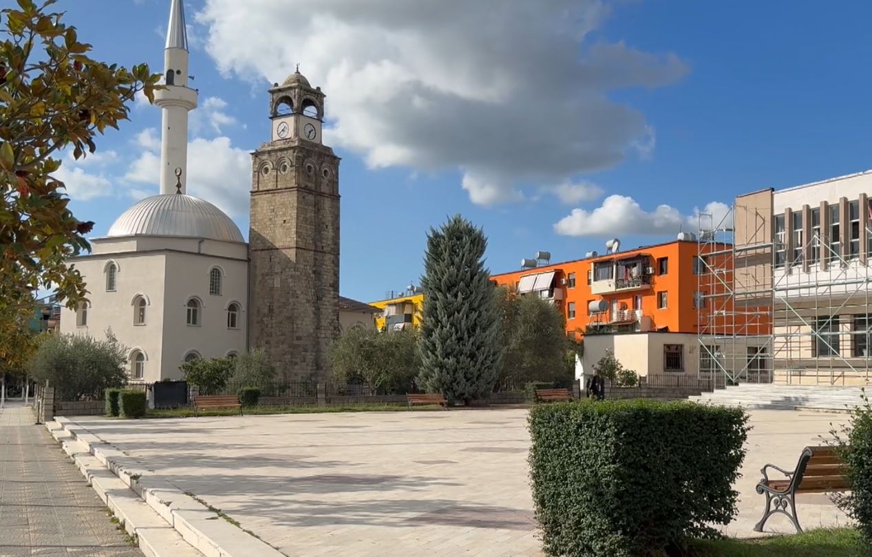 Shpopullimi, Peqini po zbrazet! Të rinjtë po e braktisin qytetin