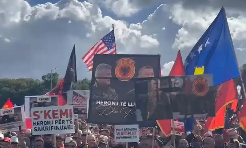 Protestë në Strasburg në mbështetje të ish krerëve të UÇK në Hagë