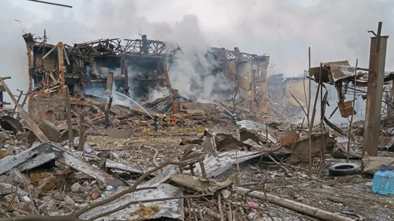 Rusia sulmon me raketa dhe dronë Ukrainën, dy të vdekur dhe 19 të plagosur (VIDEO)