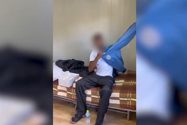 Tre sudanezët e identifikuar nga Euronews Albania  raportohen se u akomoduan