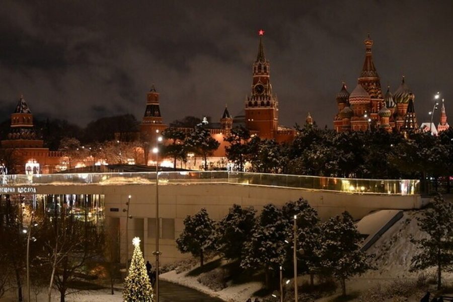 Kremlini: Bisedimet për Ukrainën duhet të zhvillohen me dyer të mbyllura