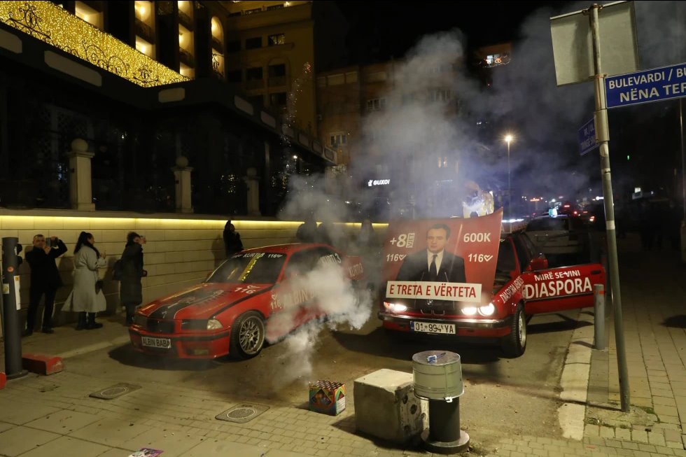 nis-festa-ne-prishtine-mbeshtetesit-e-vetevendosjes-pushtojne-rruget