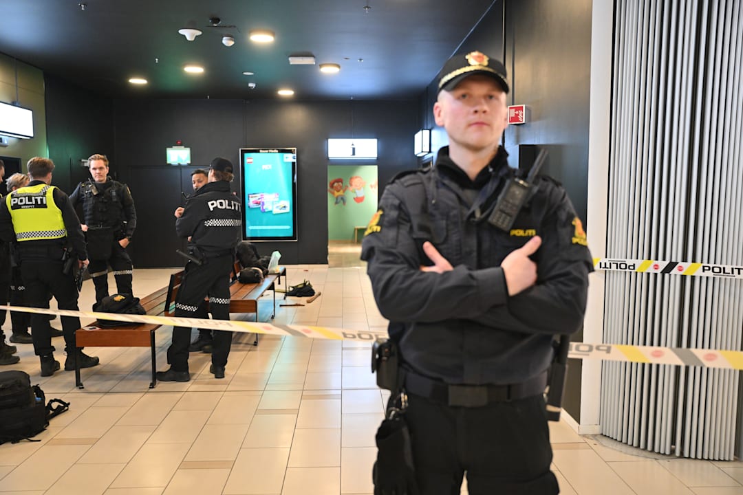 FOTO/ Të shtëna me armë në një qendër tregtare në Oslo, në pranga autori