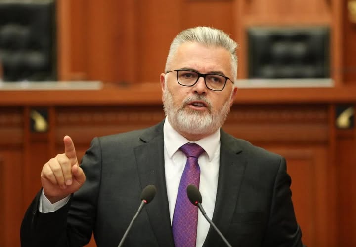 Flakadanët dhe debatet  Toni Gogu  Dhuna nuk është alternativë politike