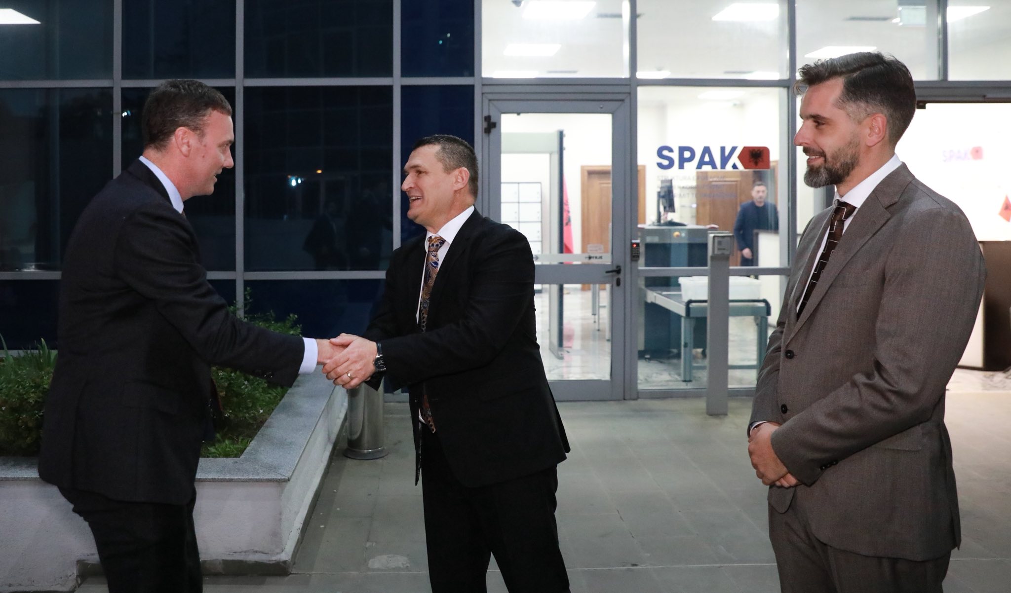 Një ditë para zgjedhjes së kreut të ri të SPAK  zyrtari i DASH takon Dumanin