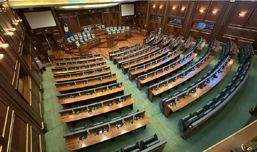 perfundojne-zgjedhjet-ne-kosove-albin-kurti-fiton-shumicen-sa-vende-do-te-kete-secila-parti-ne-parlamentin-e-ri