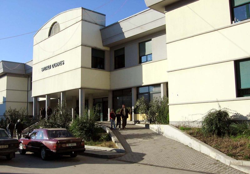 Vrasja e 15 vjeçarit në Durrës  Reagon spitali  Nuk ka pasur ndërprerje të energjisë