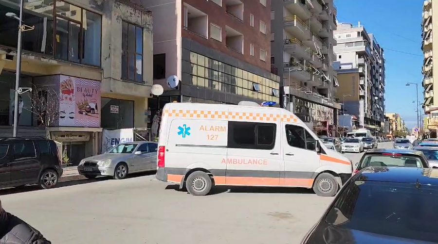 Fier  52 vjeçari bie nga ballkoni i katit të 5 të te komshiu në katin e 2 të