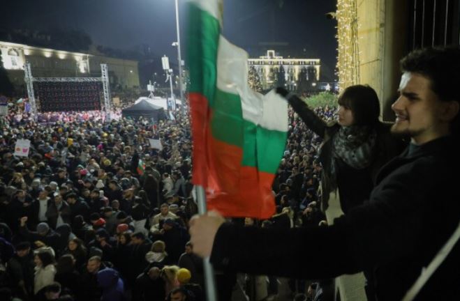 bullgaret-dalin-serish-ne-rruge-kerkojne-qeveri-te-re