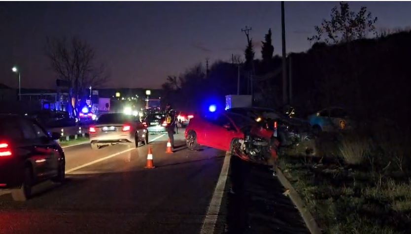 Aksident i trefishtë në aksin  Shkodër Lezhë   plagoset një person