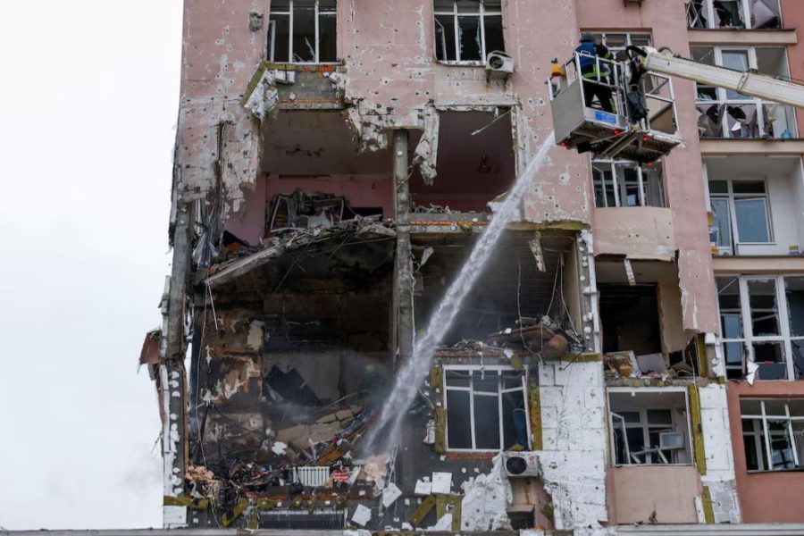Dronët dhe raketat ruse godasin Kievin përpara takimit Trump-Zelensky