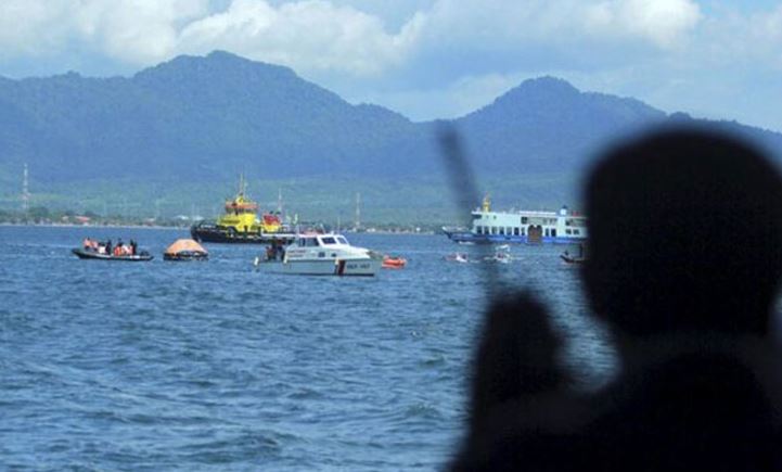 Përmbytet një anije në brigjet e Indonezisë  zhduket familja spanjolle me katër anëtarë