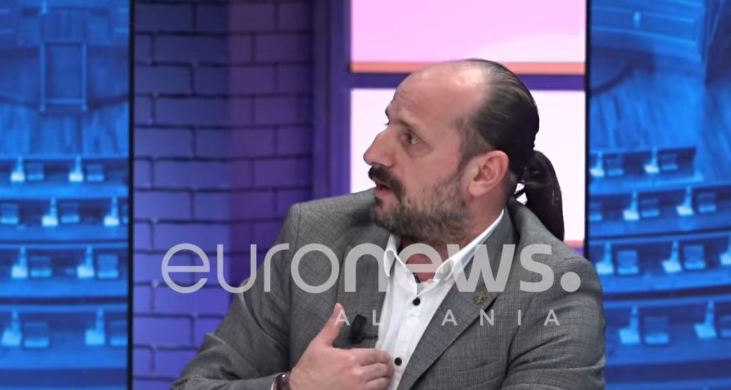 Fitorja e LVV në zgjedhje  Goxhaj  Albin Kurti dhe Vjosa Osmani futën në kurth opozitën