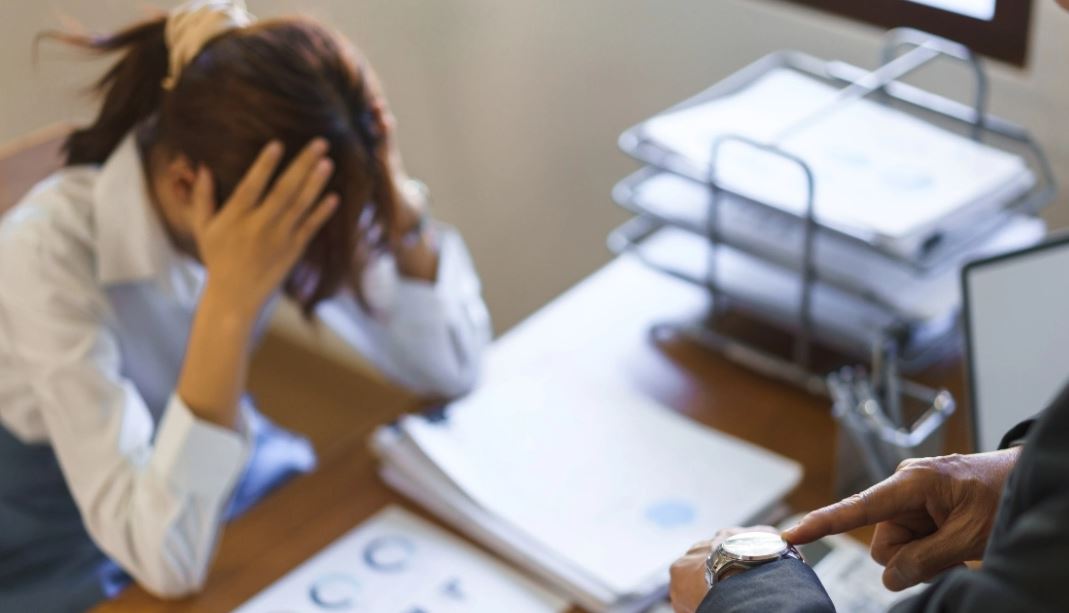 Spanjë  Punonjësja pushohet nga puna se erdhi në punë 40 minuta më herët