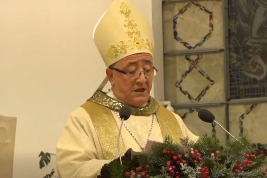 Krishtlindja në Kosovë, ipeshkvi uron besimtarët dhe i bën thirrje klasës politike për reflektim