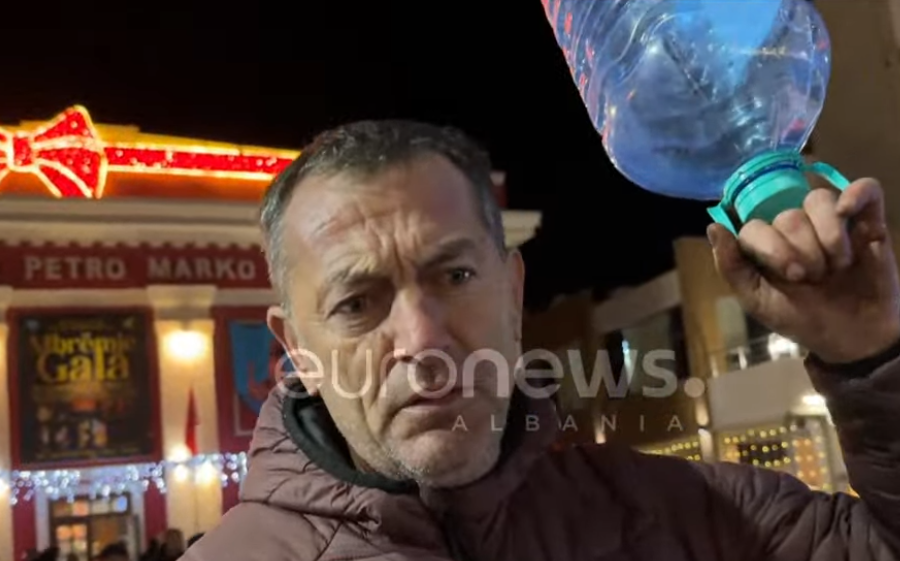 Tensione të forta në Vlorë, qytetarët bllokojnë bulevardin: Duam ujë! Gazetari jep detajet