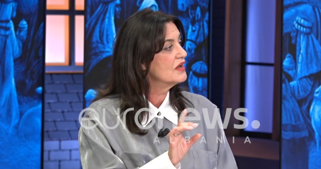 Shkrimtarja flet për dokumentin e Enver Hoxhës  Lërini të thonë vetë se do t i shembim kishat dhe xhamitë