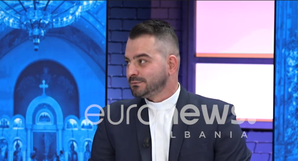 Krishtlindjet në komunizëm  Dom Mark Pashkja  Familjet myslimane përgatitnin ushqimet për katolikët