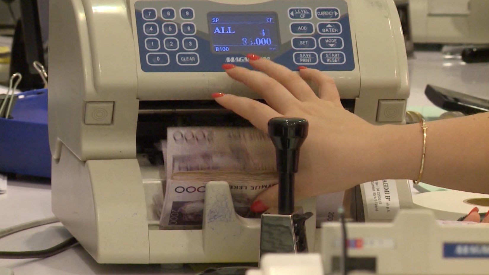 Institucionet kanë  frikë  të shpenzojnë para  30  e buxhetit shpërndahet në fundvit