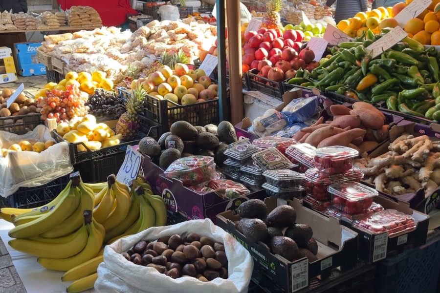 Festat e fundvitit/ Tregtarët në Elbasan rrisin çmimet e produkteve të shportës