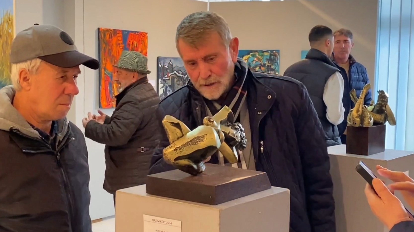 Ekspozita me piktura dhe skulptura mbledh dhjetëra artistë në Berat