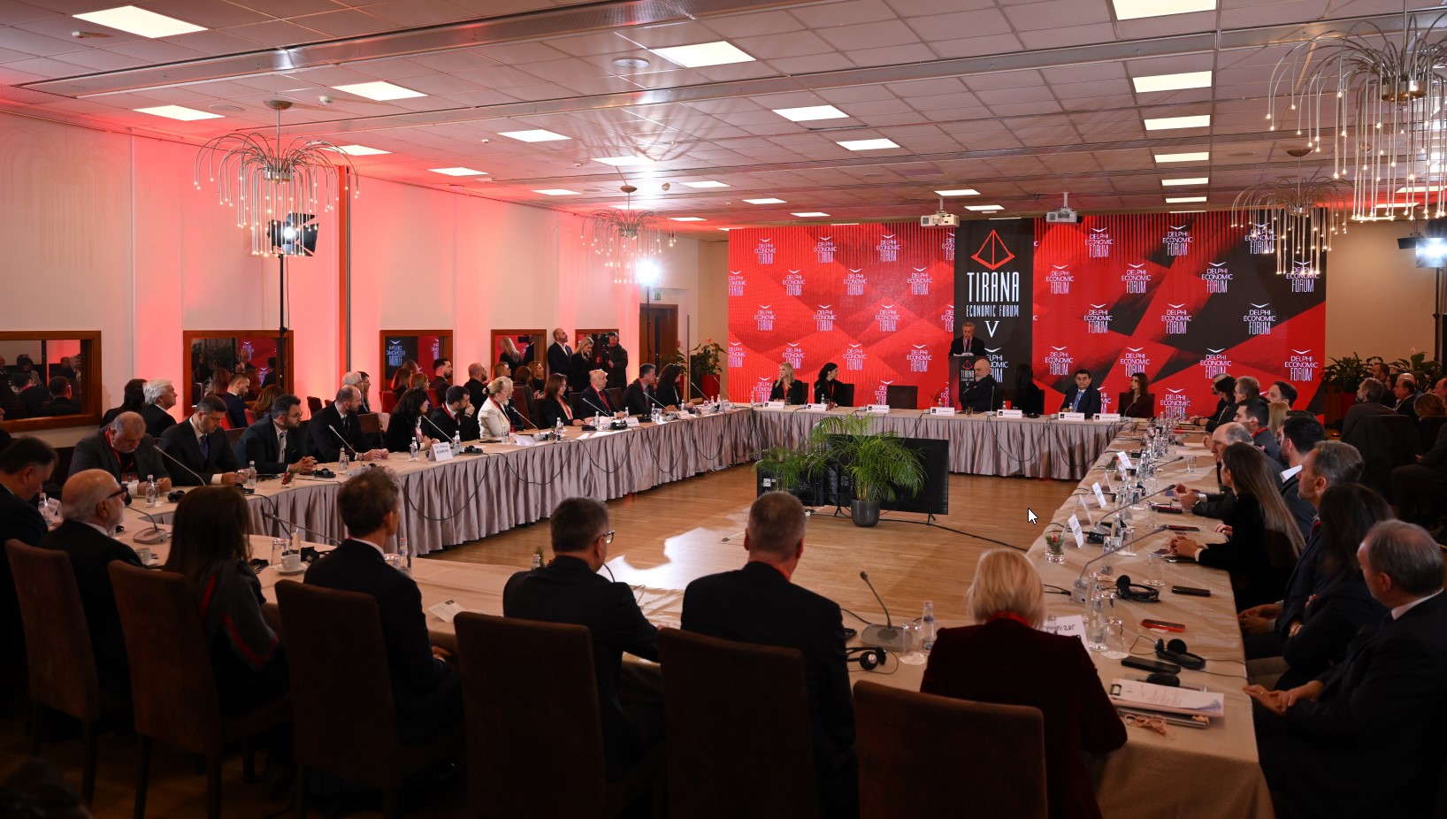 Forumi Ekonomik i Delfit  Tirana në qendër të dialogut rajonal  ekonomik e politik