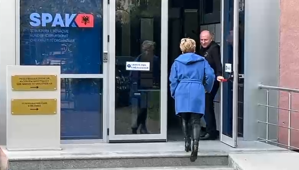Monika Kryemadhi paraqitet në SPAK: Po nuk u pamë, shihemi vitin tjetër