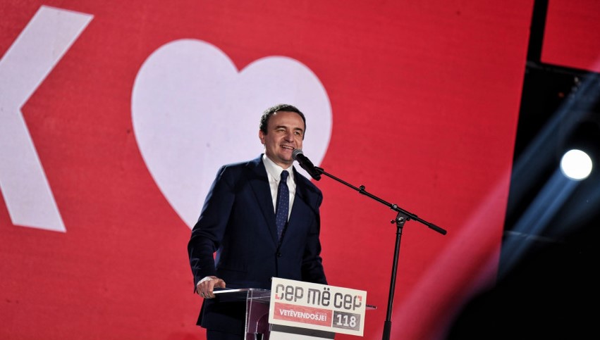 Kosovë: Vetëvendosja dënohet me 6 mijë euro, shfrytëzoi institucionet publike për promovim elektoral