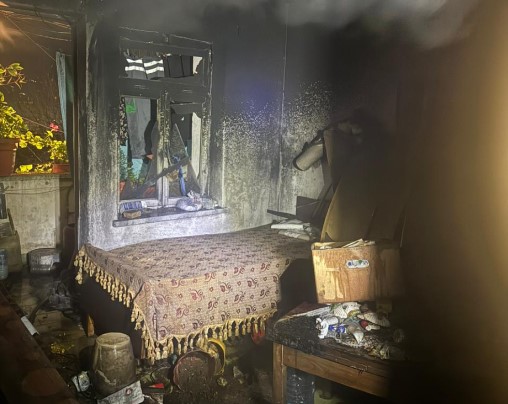 Shkëndija elektrike shkrumbon banesën në Gjirokastër  shpëtohet e moshuara