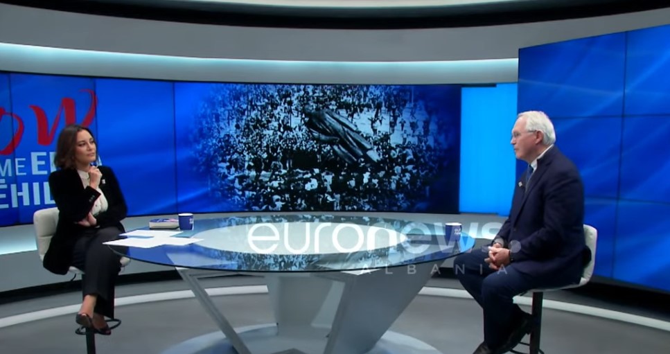 Qëndrimi i Christopher Hill për Berishën non grata  Kam mendime personale 