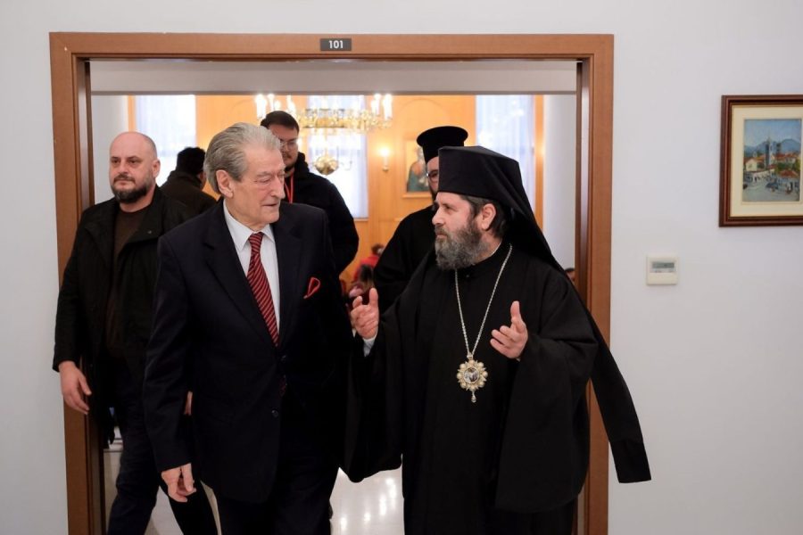 Berisha nga Katredalja “Ngjallja e Krishtit”: Gëzuar dhe Krishtlindje më të mira vitin tjetër