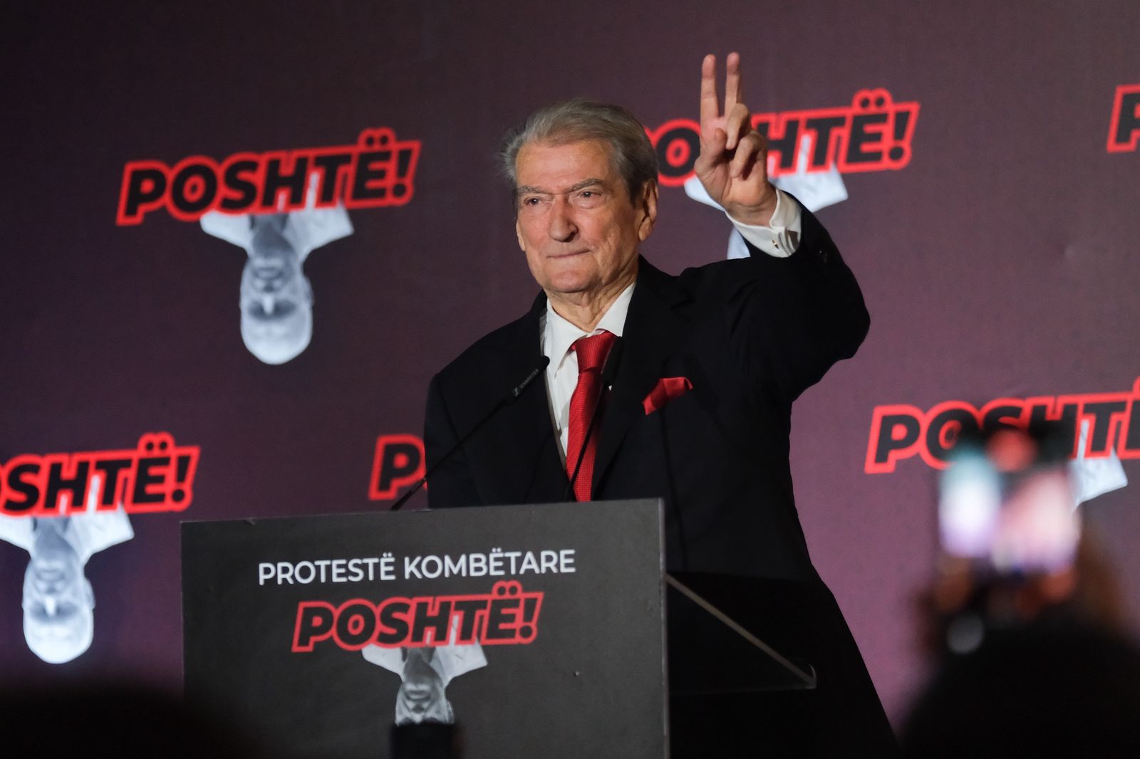 “Ja do vdesim, ja do rrojmë për liri”, Berisha ngre tonet në protestë