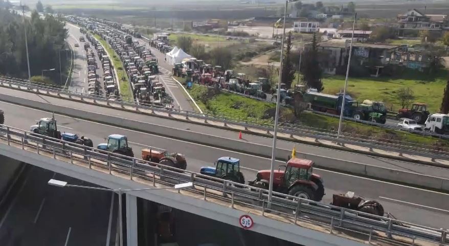 Fermerët grekë vijojnë protestat  mblidhen për të planifikuar lëvizjet e tyre të ardhshme