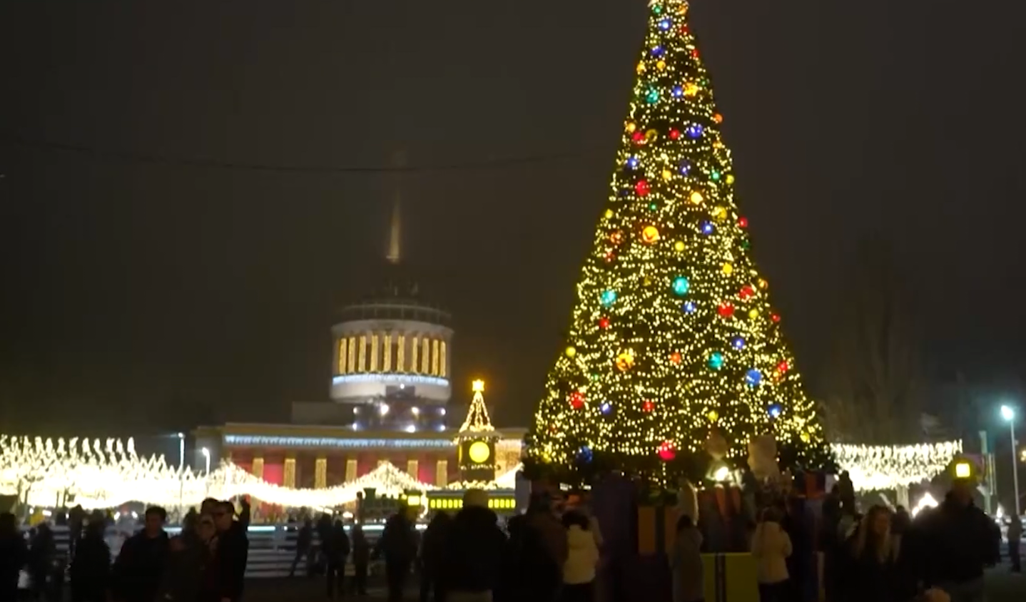 Nga Brukseli në Tokio, në kryeqendrat e botës ndizen dritat e festave