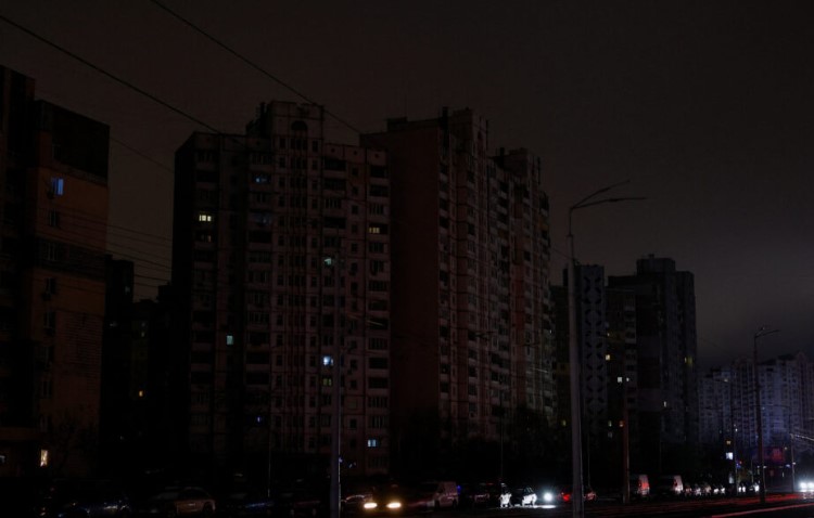 Rikthehet energjia elektrike për 750 mijë familje pas sulmit masiv rus në Kiev