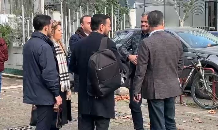 Deputetët e PD në Gjykatën e Tiranës! 4 protestues të arrestuar dhe 6 të proceduar, mes tyre edhe një i mitur