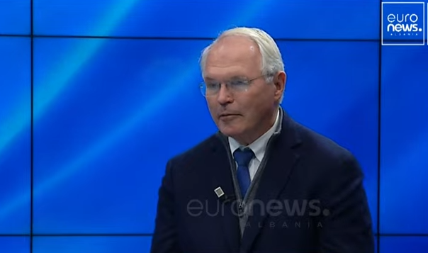  Shqipëria nuk largohet nga unë   Hill  Vendi në drejtimin e duhur  por po zbrazet