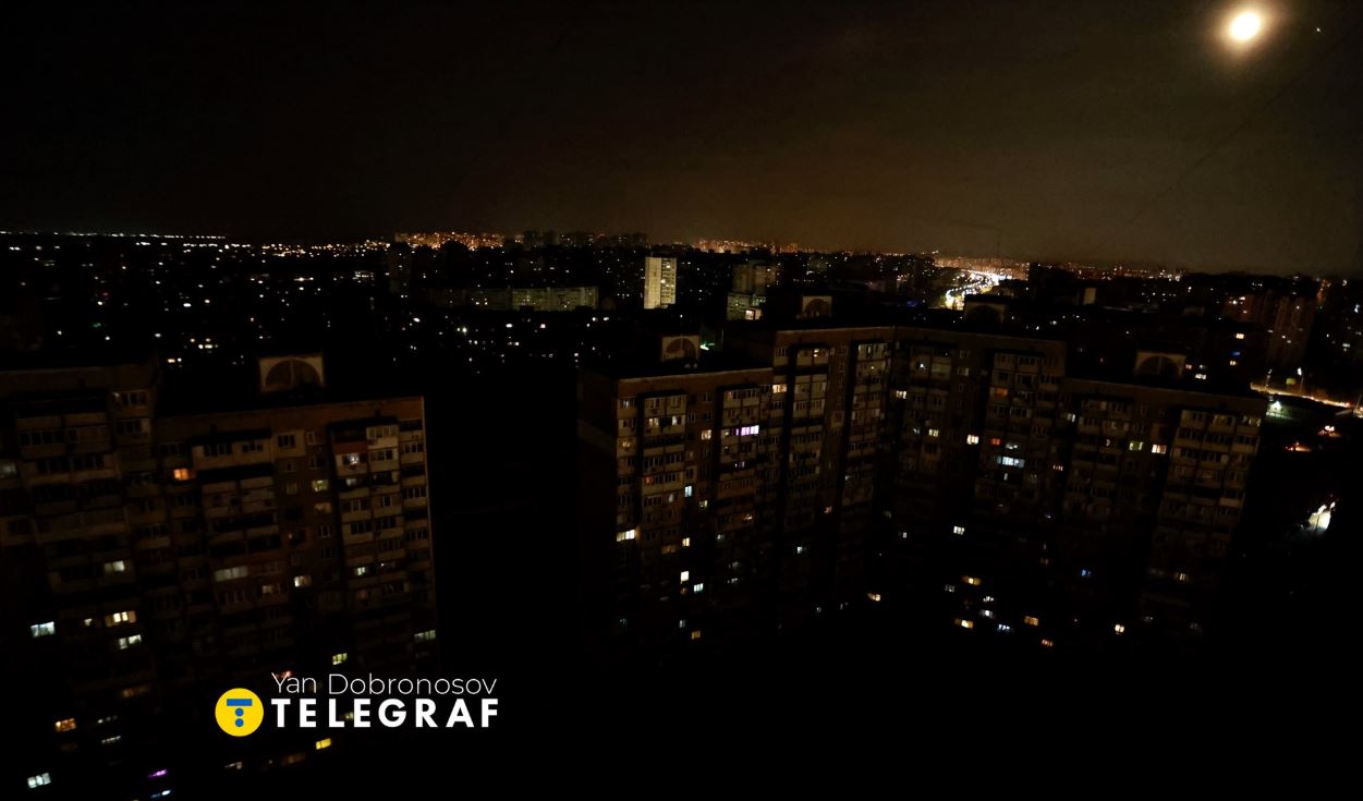 Ukrainë  Gjysma e Kievit në errësirë pas sulmeve ruse