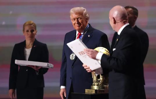 FIFA i jep çmimin e  Paqes   Trump  Një nga nderet më të mëdha të jetës sime