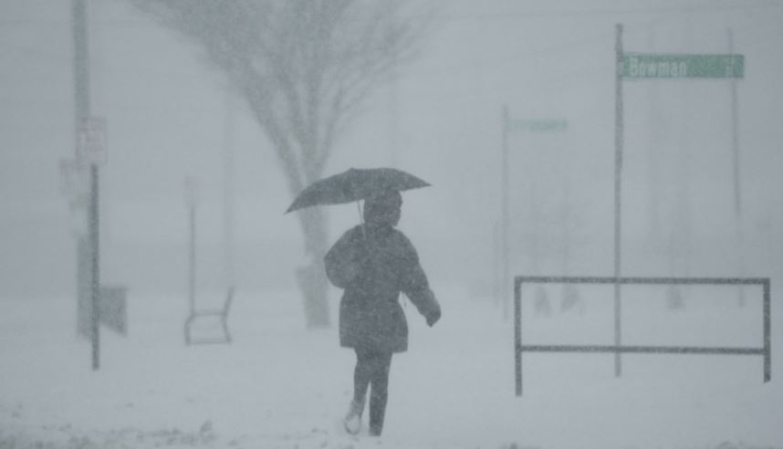 Një stuhi e fuqishme përfshin SHBA: Borë dhe shi i ngrirë nga Midwest deri në New York