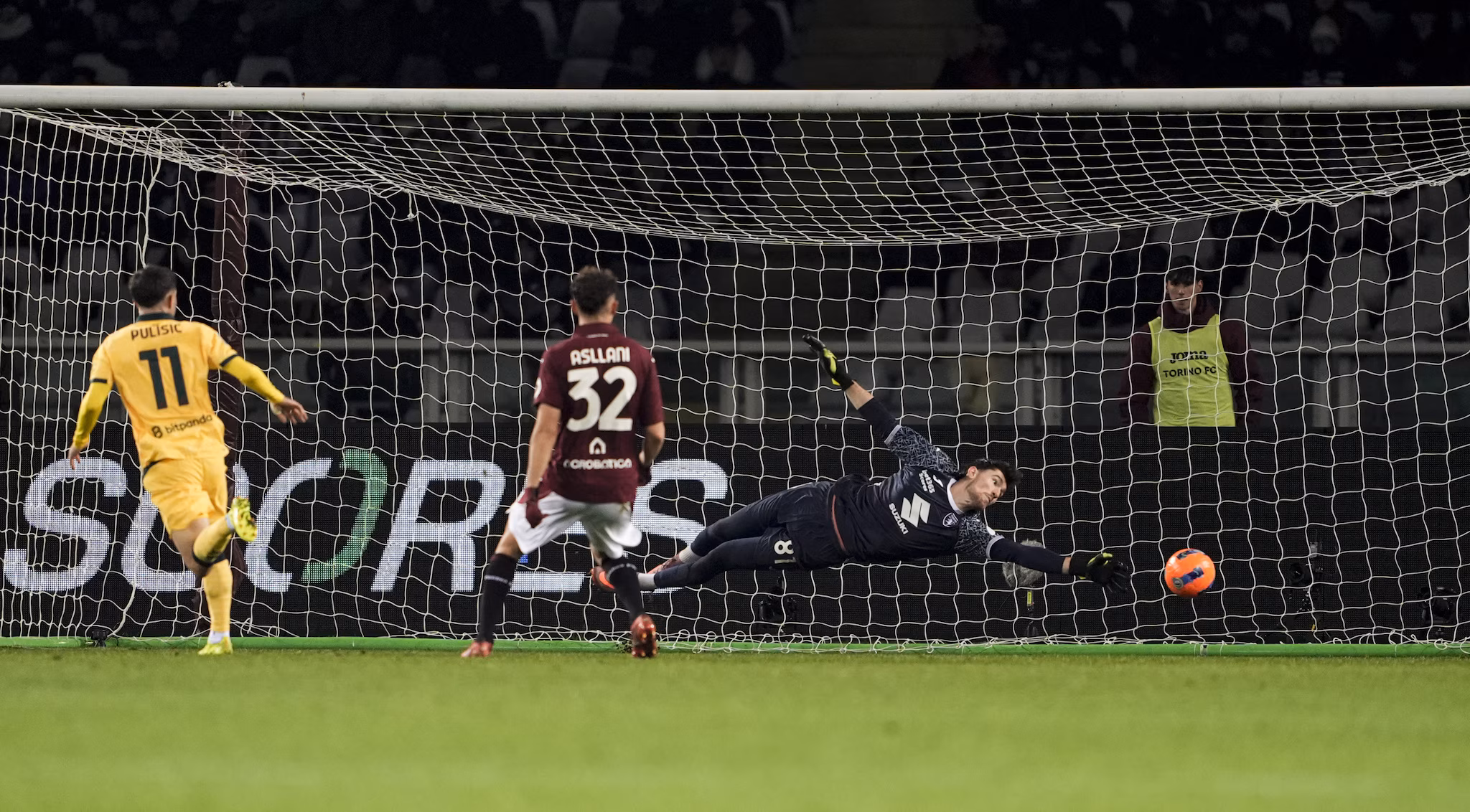 VIDEO/ Milan përmbys Torinon dhe ngjitet në krye të Serisë A