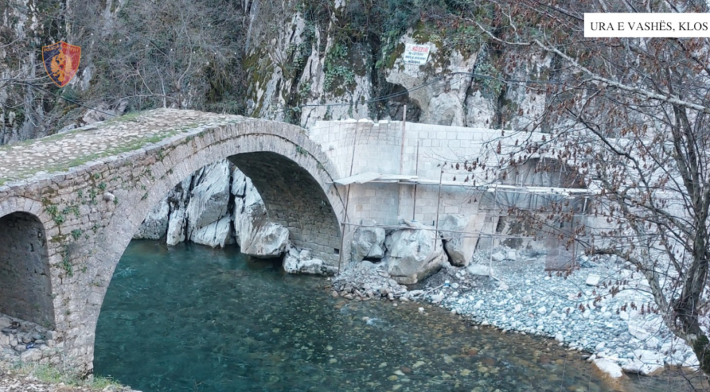 Ndërtoi objekt pa leje pranë monumentit të kulturës  Ura e Vashës   arrestohet 44 vjeçari në Klos