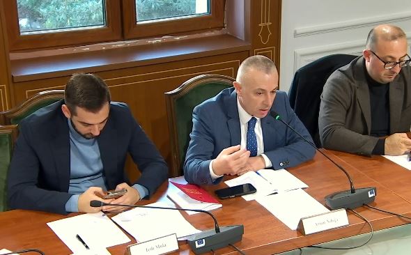 Ndoja del kundra  Tërheqja e firmave për Avokatin e Popullit nuk është burrëri