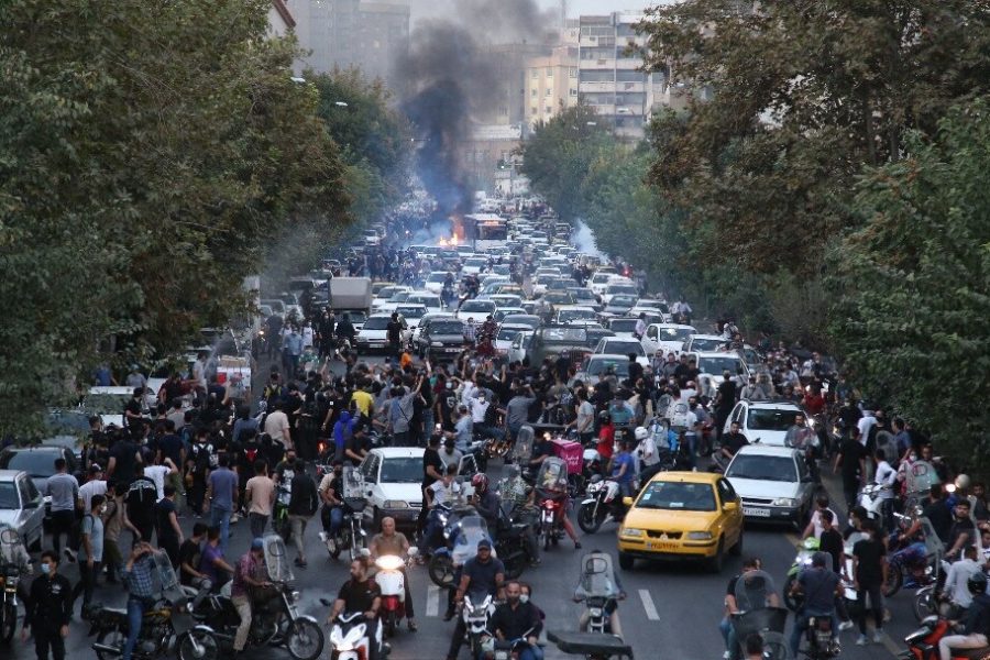 Demonstratat në Iran, cilët janë skenarët e mundshëm