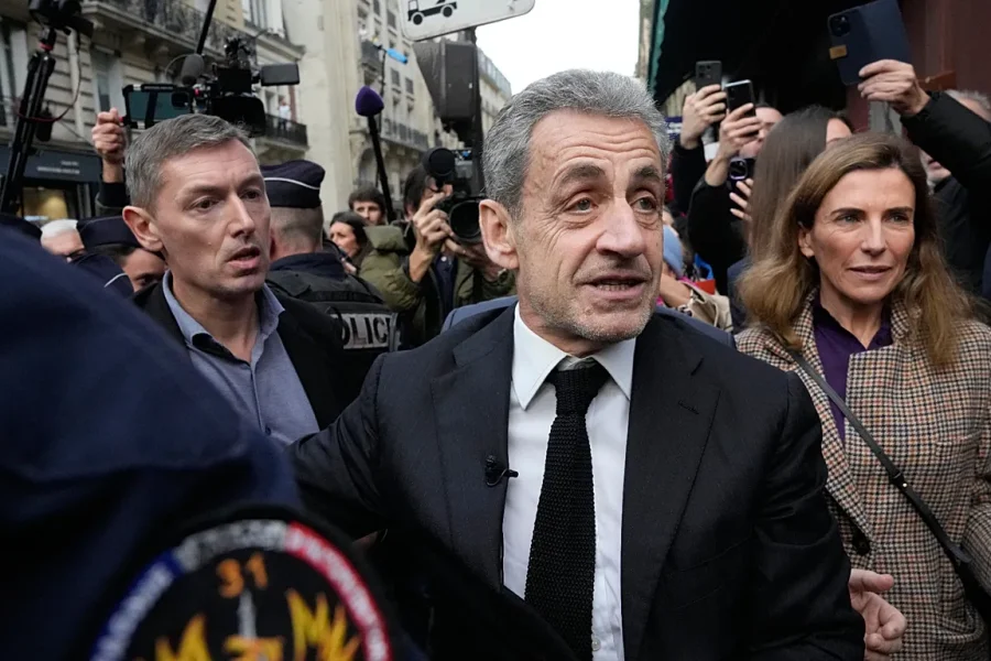 ‘Ditari i një të burgosuri’: Sindikatat përplasen me Nicolas Sarkozy në ceremoninë e nënshkrimit të librit në Lyon