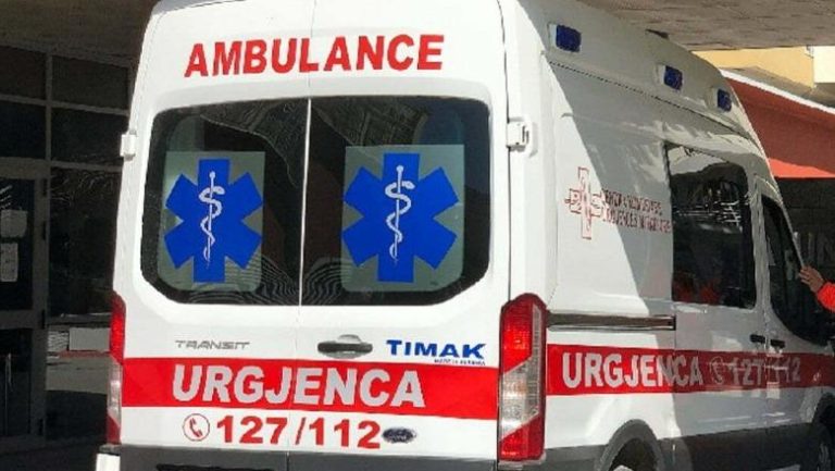 Memaliaj, ra nga skela gjatë punimeve, punëtori 45-vjeçar transportohet me urgjencë në spital
