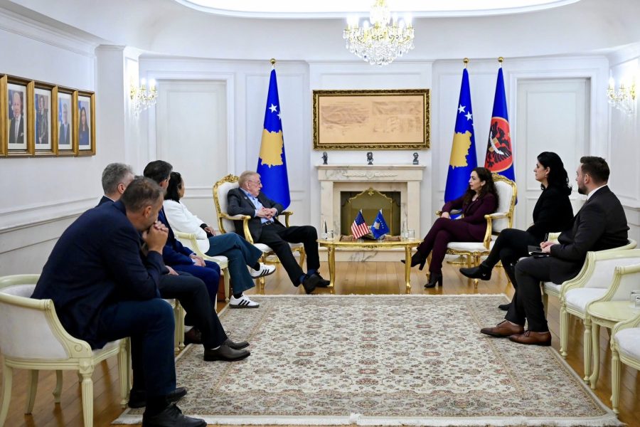Osmani takim me ambasadorin Walker: Zëri që e ktheu dhimbjen tonë në thirrje për drejtësi