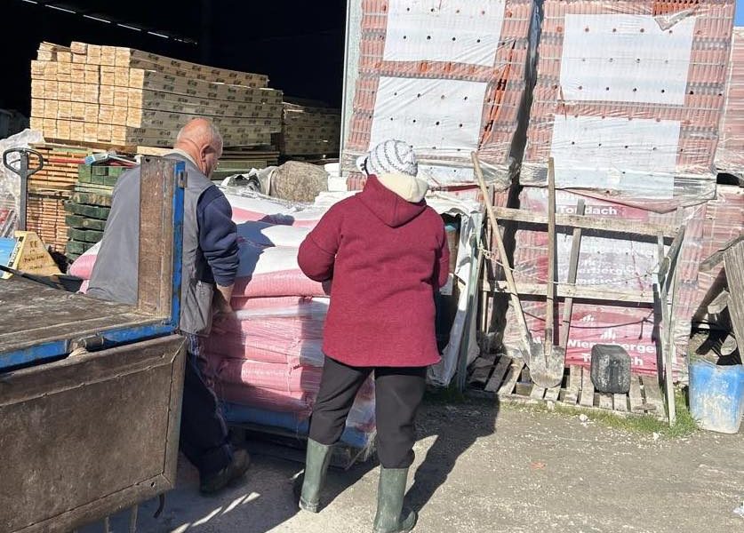 Përmbytjet në vend, vijon shpërndarja e bazës ushqimore për gjënë e gjallë në zonat e prekura