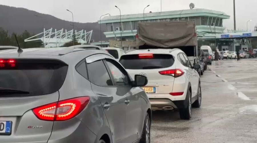 Kakavijë, fundjava rikthen 15 mijë emigrantë në Greqi