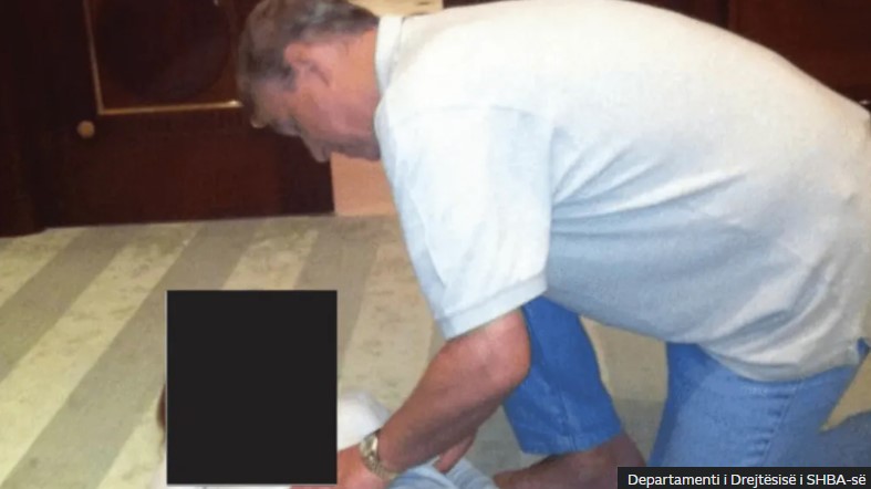 Dosja Epstein  Publikohen email e dhe fotografi të reja që tregojnë Princ Andrew të përkulur mbi një grua